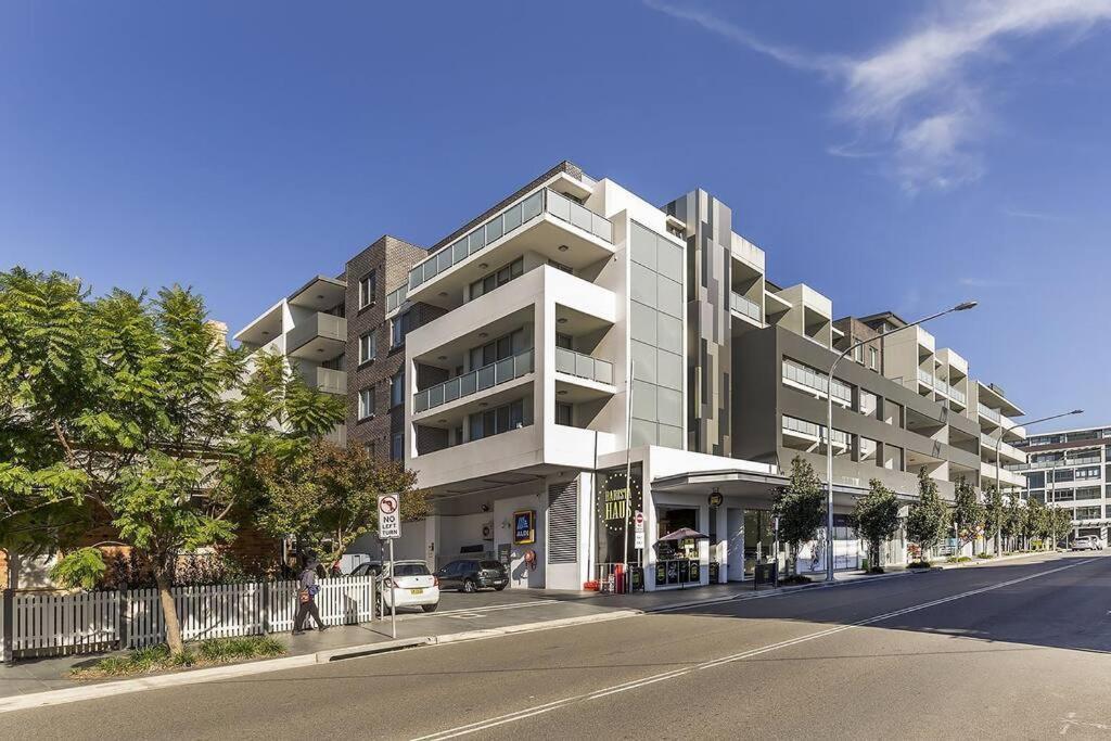 Glad1 - Monash Rd - Gladesville Apartment